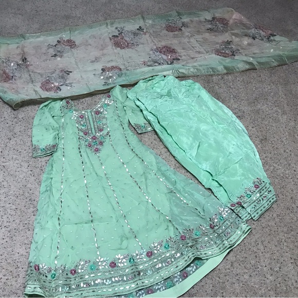 Punjabi frock suit with salwar - Picture 5 of 8